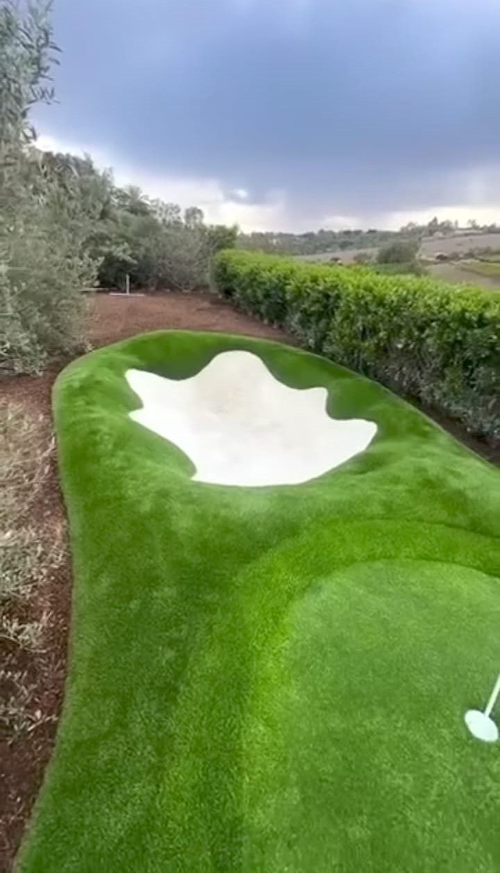 Bunker decorativo com formato escultórico em projeto residencial